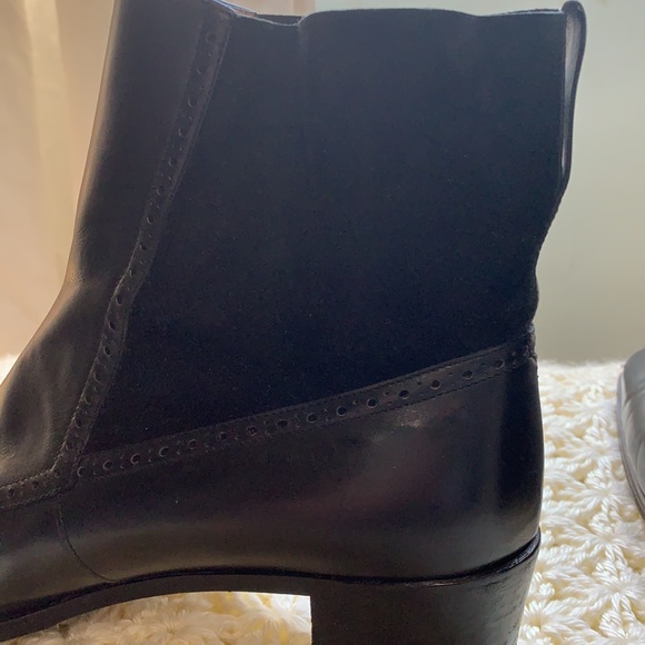 Vintage Ferragamo size 7 black ankle boots. - Picture 6 of 12